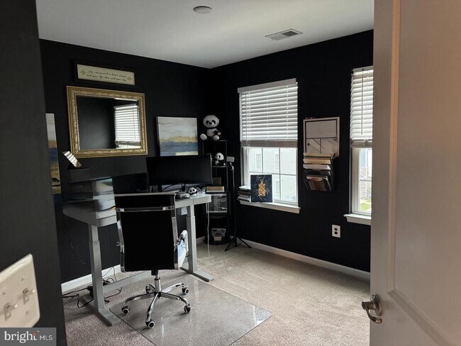 Foto del edificio - 9816 Cedarmass Cir