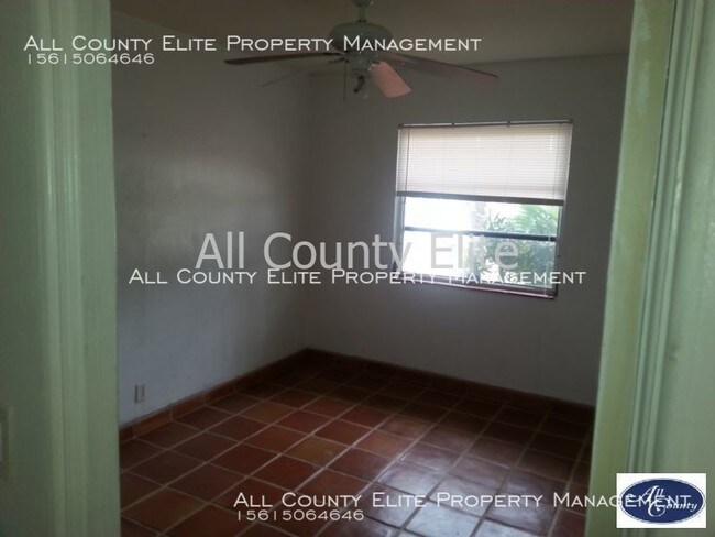 Building Photo - West Palm Charm