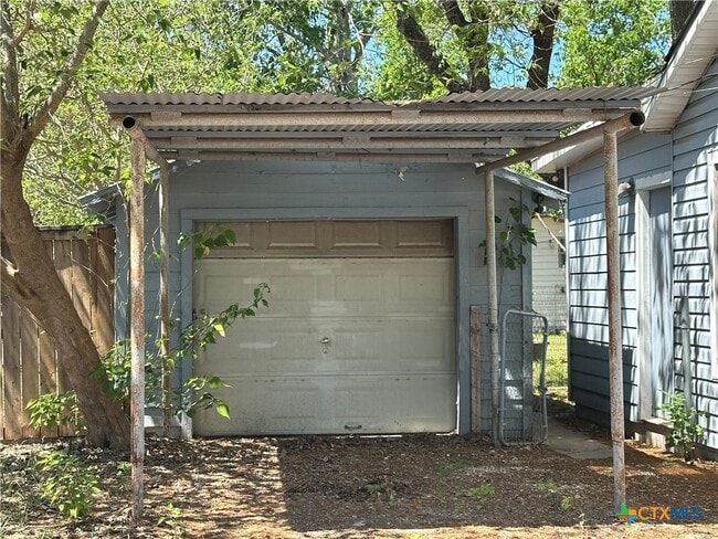 Foto del edificio - 908 Pecan St
