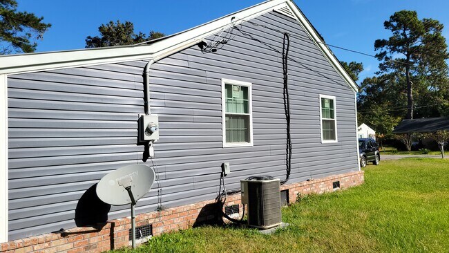 Building Photo - 5427 Pennsylvania Dr