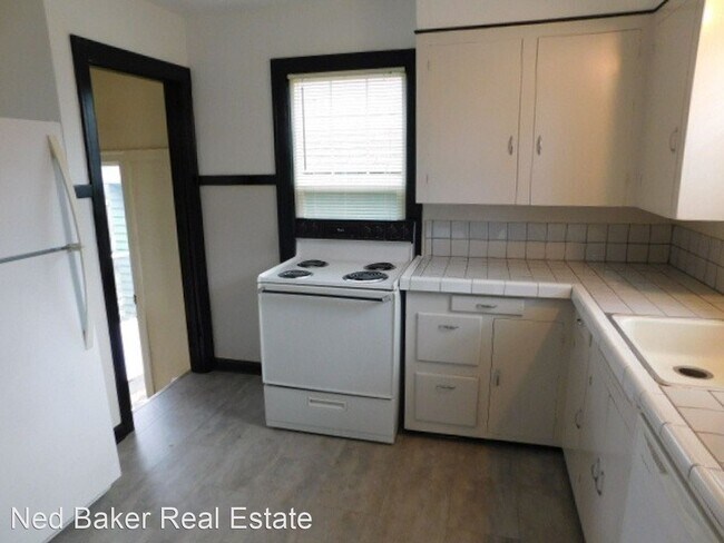 Building Photo - 2 br, 1 bath House - 810 17th St. NE