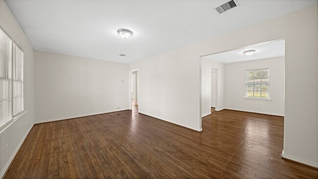 Building Photo - 1513 5th Ave N