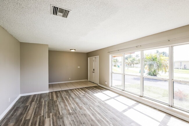 Foto del edificio - 7401 NW 84th St