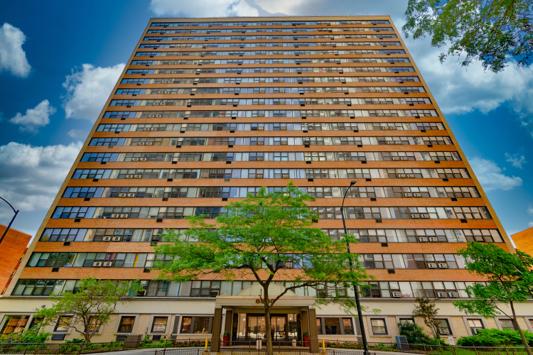 Primary Photo - 6030 N Sheridan Rd