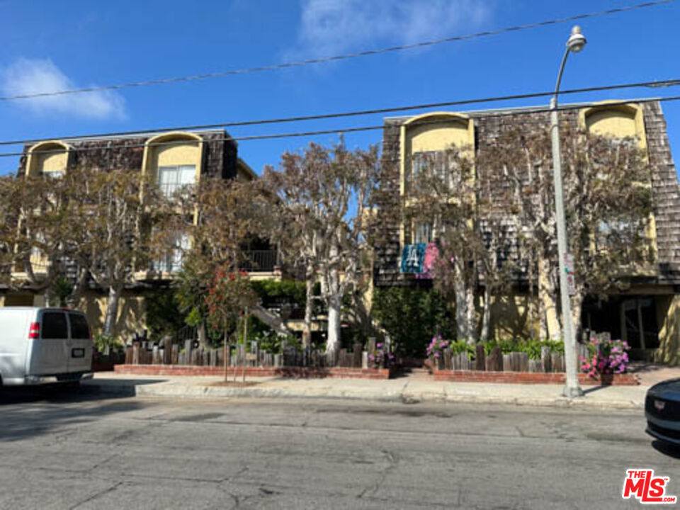Primary Photo - 2727 3rd St
