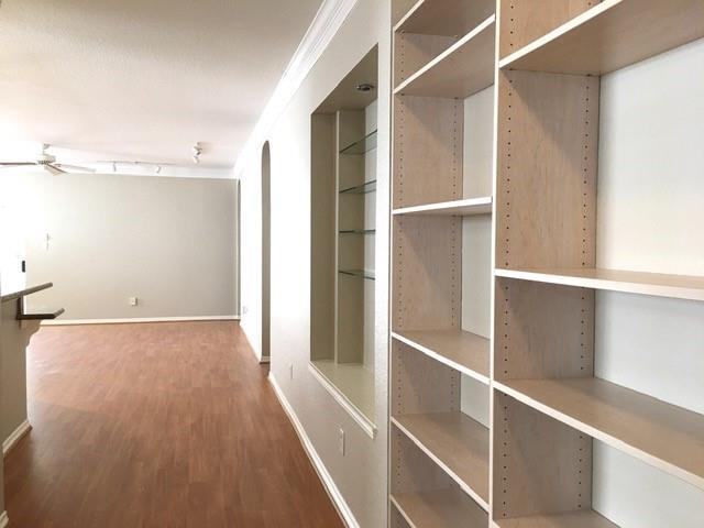 Foto del edificio - 15607 Tylermont Dr