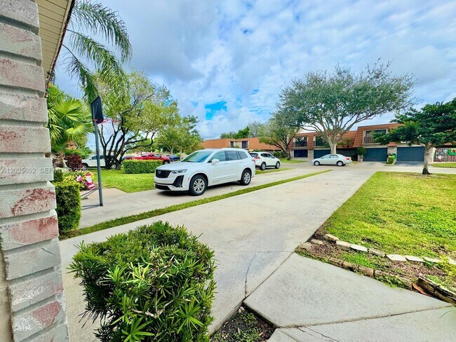 Foto del edificio - 1415 SW 110th Way