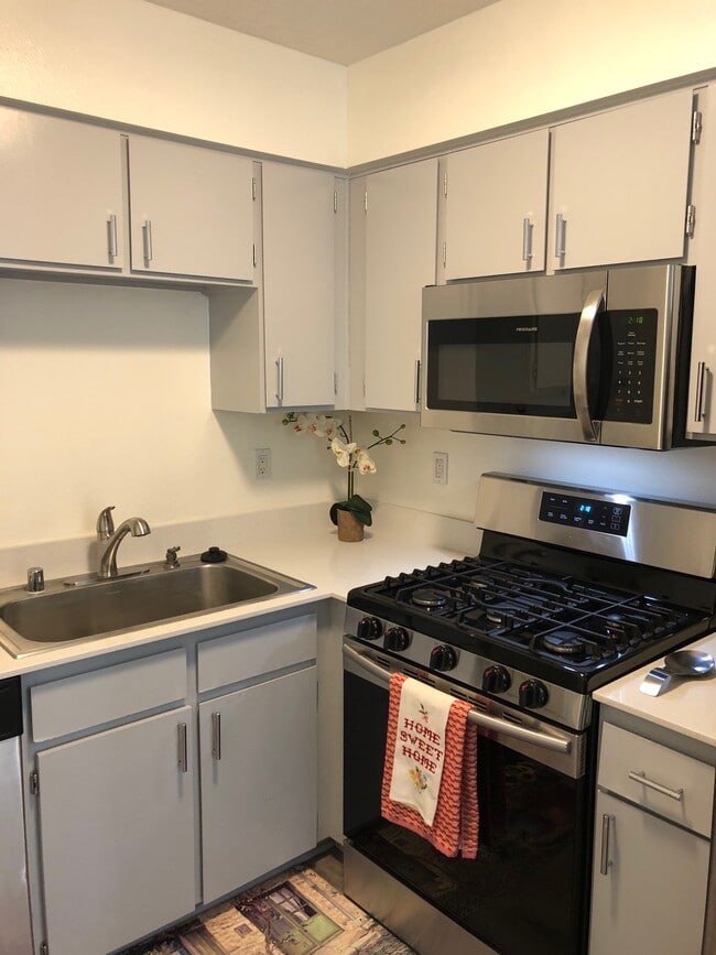 Overhead Microwave - 8508 Marquette Ave NE