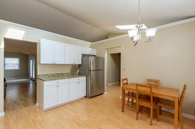 Building Photo - 309 S Knollwood Dr