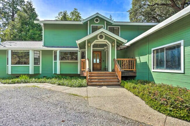 Building Photo - Large 3 bed, 2.5 bath home nestled on 10 acres in the hills of Camino but close to town!
