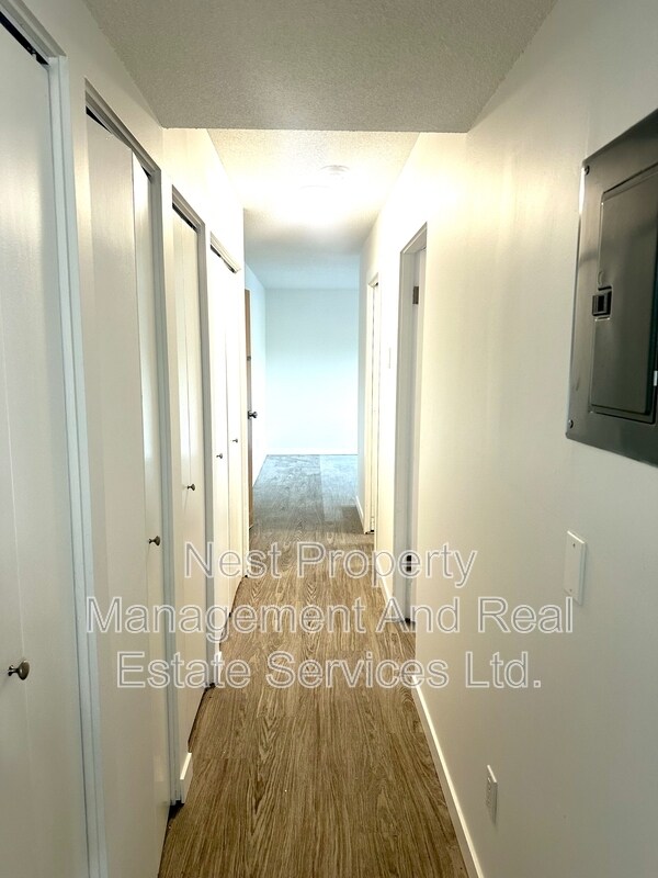 Building Photo - 626 Kinchant St