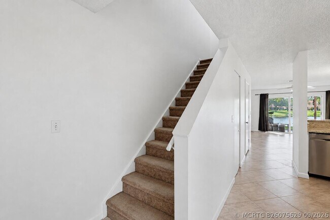Building Photo - 9767 Kamena Cir