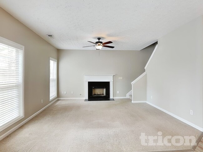 Building Photo - 315 Clairidge Ln SW