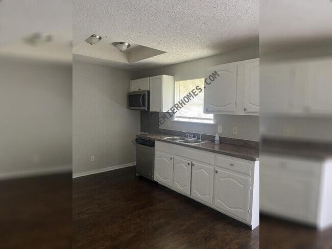 Foto del edificio - 7120 Waycrest Dr