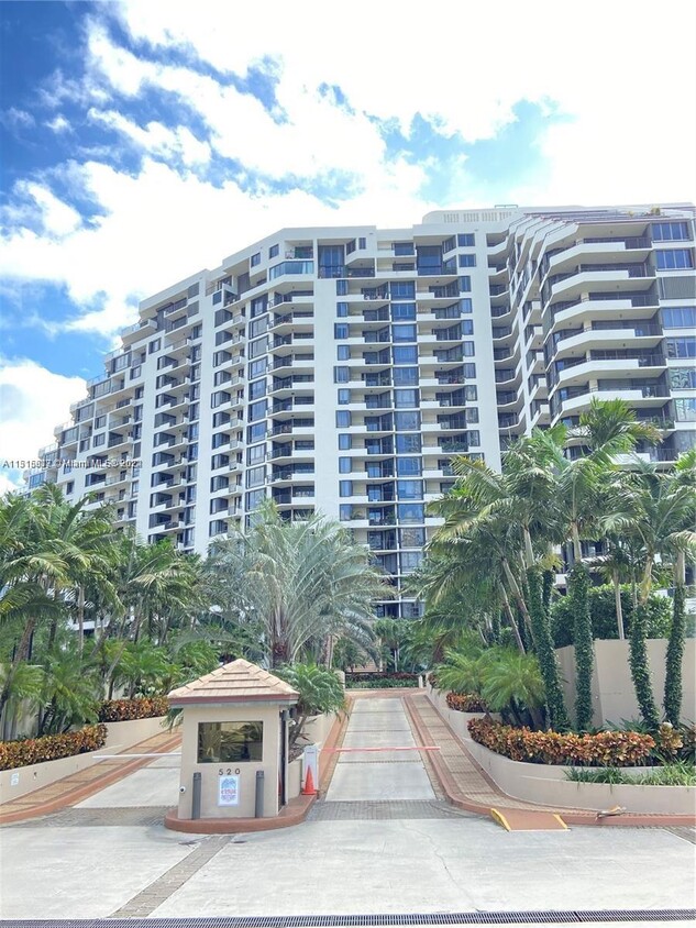 Foto principal - 520 Brickell Key Dr