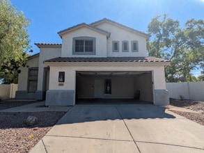 Building Photo - 204 W Goldfinch Way