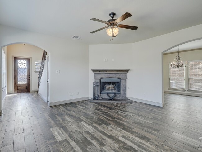 Building Photo - 800 Memory Ln