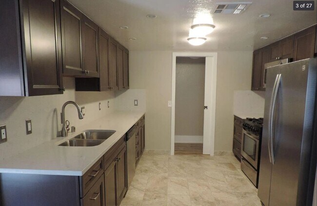 Foto del edificio - Beautiful 3-bed, 3-bath Home