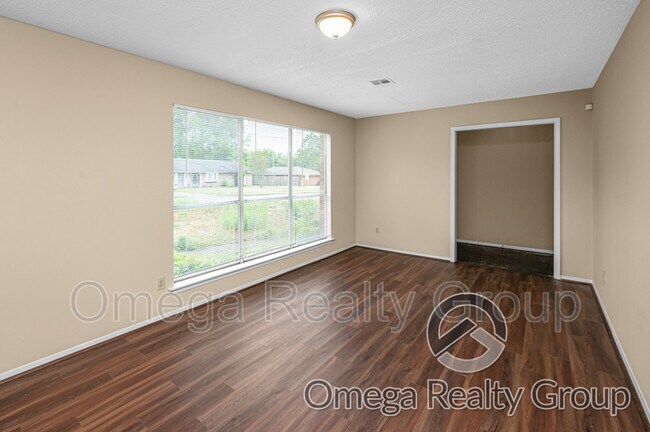 Foto del edificio - 4078 Strathmore Dr