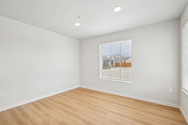 Foto del edificio - 3651 S Custer Rd