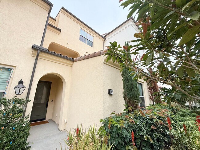 Building Photo - Stunning 3 story home In the heart of Irvine!