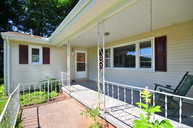 Building Photo - 84 Holcomb St