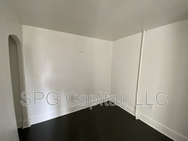 Building Photo - 28 E Maple St