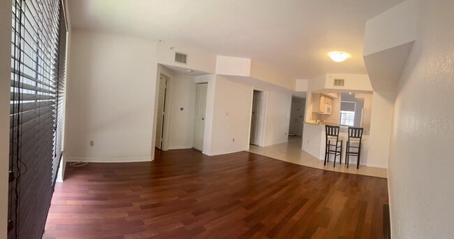 Building Photo - 725 SW 148th Ave