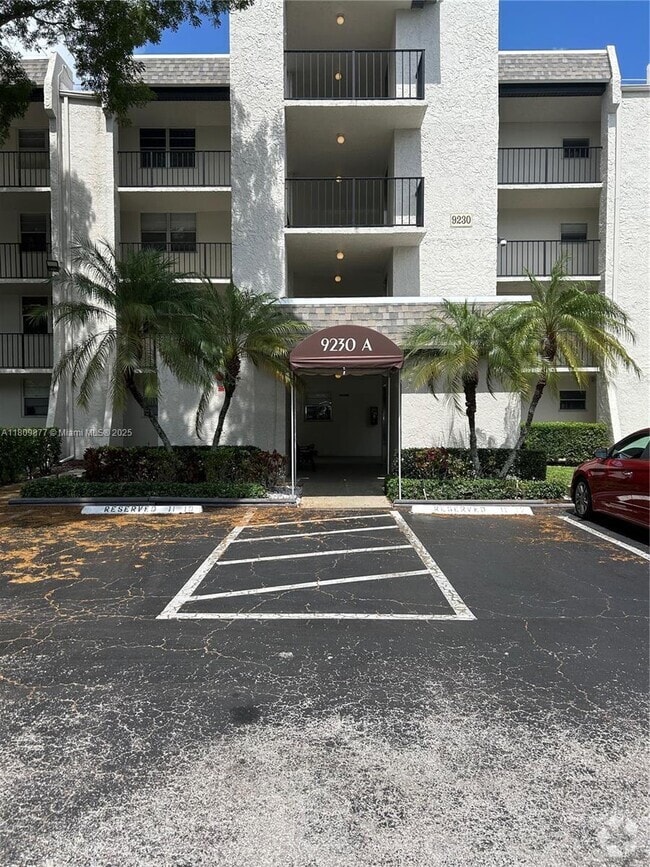 Building Photo - 9230 Lagoon Pl