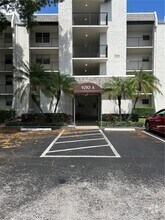 Building Photo - 9230 Lagoon Pl