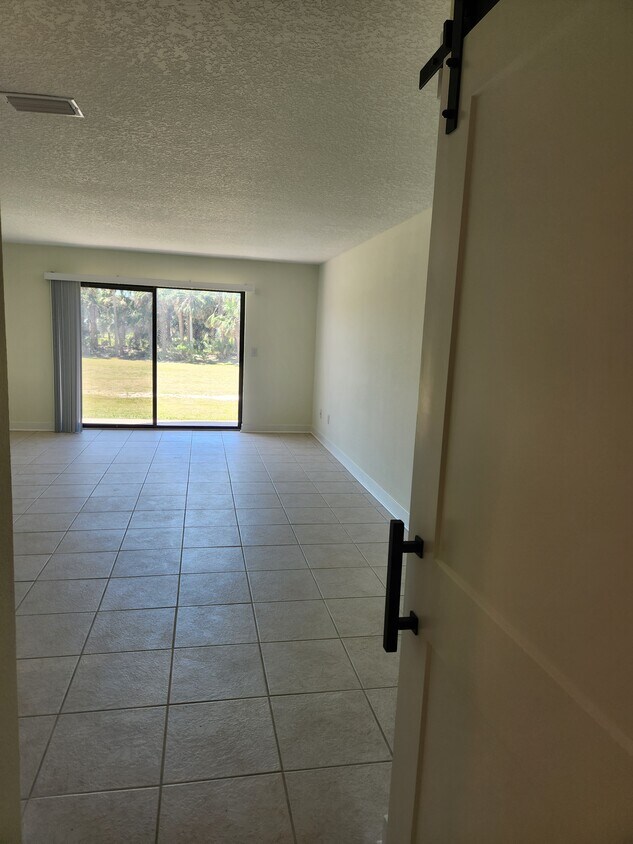 Foto principal - 3630 S Central Ave