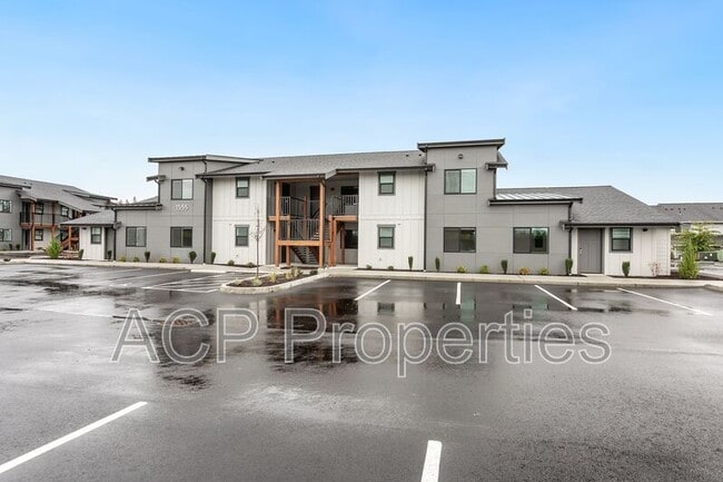 Building Photo - 1559 E Badger Rd