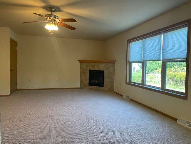 Foto del edificio - 2635 Parkfield Dr