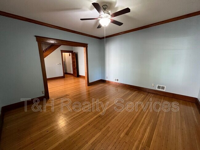 Foto del edificio - 721 Woodruff Pl E Dr