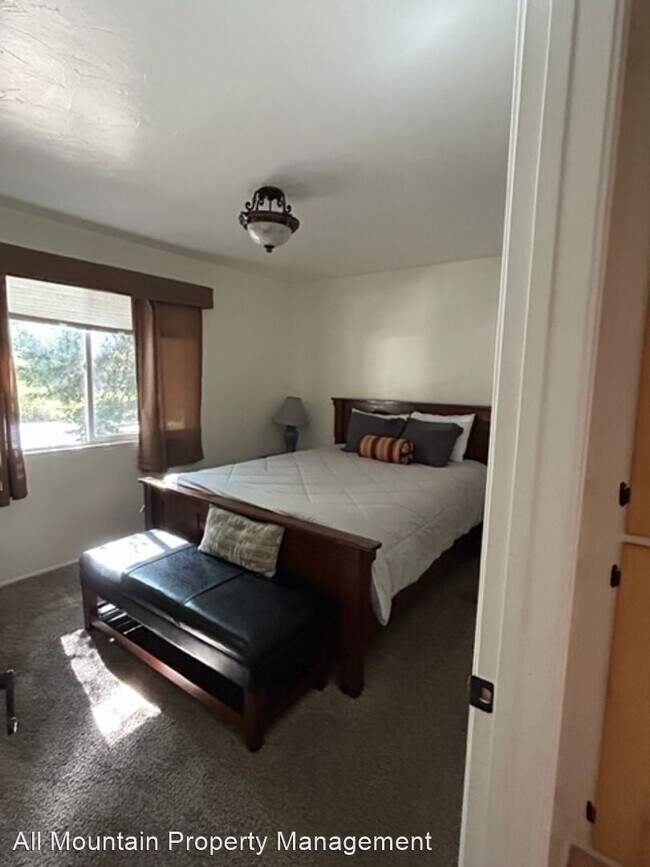 Building Photo - 3 br, 2 bath House - 43098 Moonridge Rd