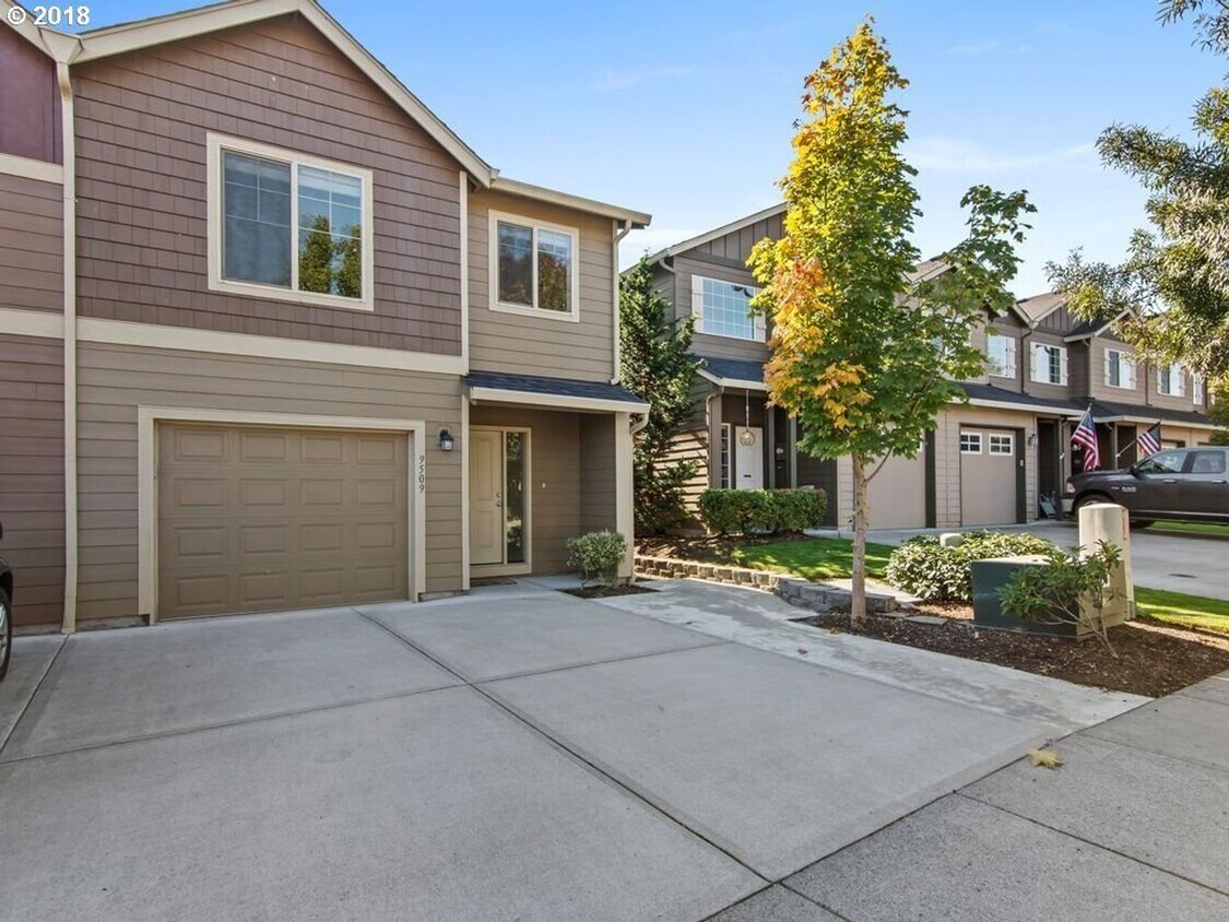 3BD Townhome in Five Corners Neighborhood!... House Rental in