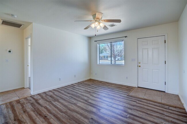 Building Photo - RR907 - 3150 N Greg Drive