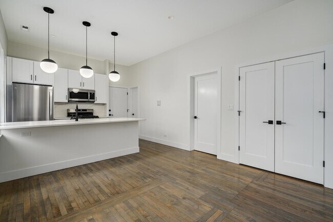 Foto del edificio - 2137 N Maplewood Ave