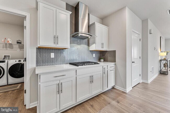 Building Photo - 493 Ensemble Wy