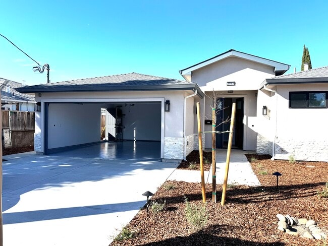 Building Photo - 3955 Haven Ave