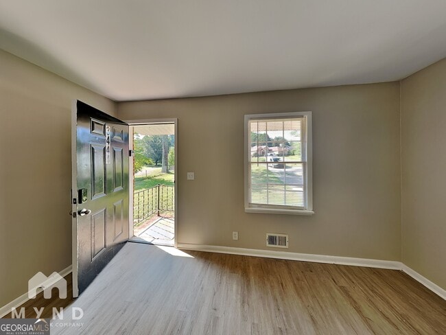 Foto del edificio - 3444 Linecrest Rd