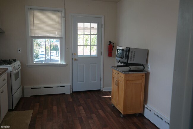 Building Photo - 2 br, 1 bath  - 4213 Ridge Rd # A