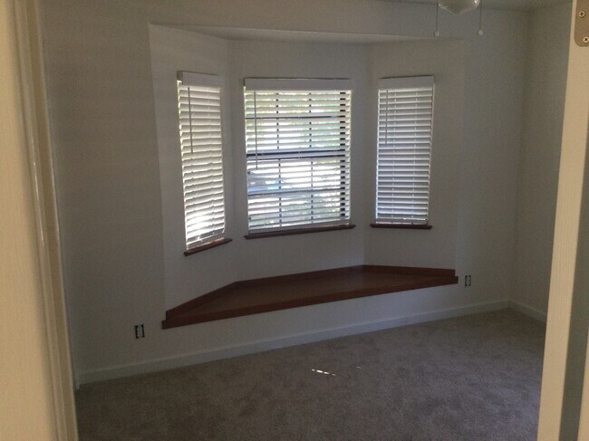 Building Photo - 1010 Spencer Ave