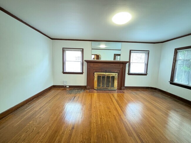 Foto del edificio - Newly updated 4 bedroom house in Laurelhur...