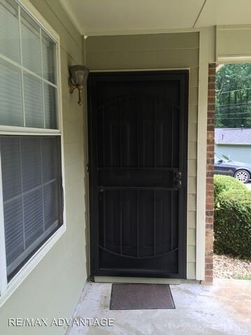Foto del edificio - 5912 Summerglen Ln