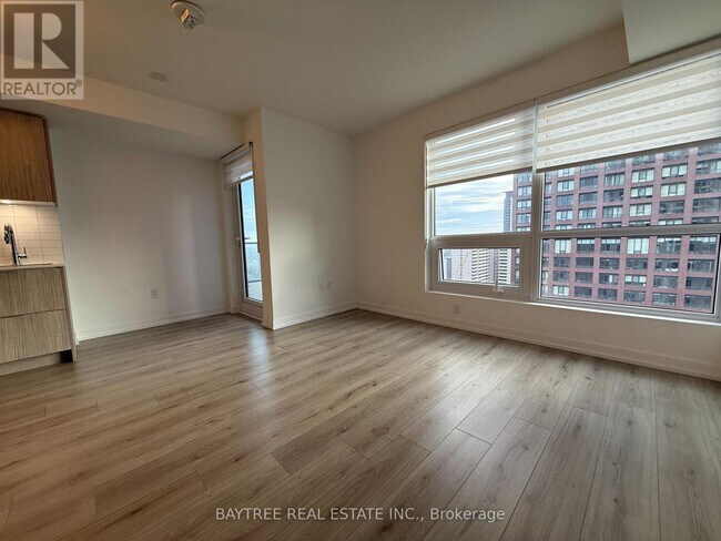 Photo du bâtiment - 395 Bloor St E