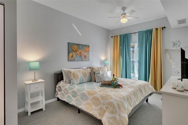 Foto del edificio - 4561 Yellowgold Rd E
