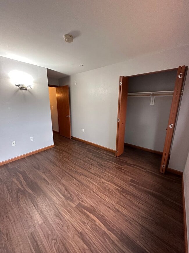 Building Photo - Beautiful park place condo