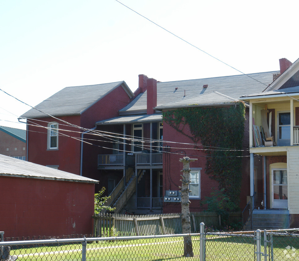 Building Photo - 371-373 E Church St