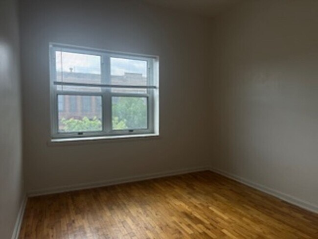 Foto del edificio - 734 1/2 Massachusetts St